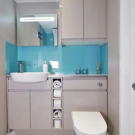 Beautifully Boutique 4 Sleeper Eton High Street Apartment Windsor Exterior photo