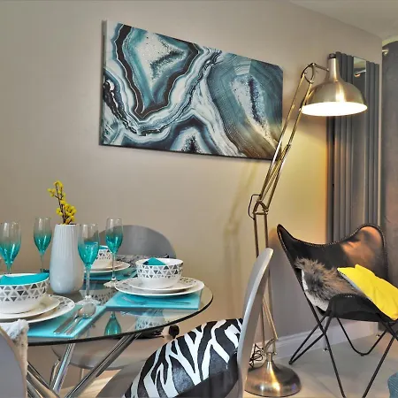 Beautifully Boutique 4 Sleeper Eton High Street Apartment Windsor Exterior photo