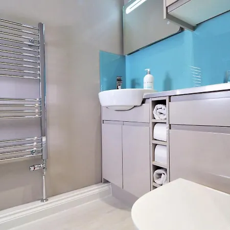 Beautifully Boutique 4 Sleeper Eton High Street Apartment Windsor Exterior photo